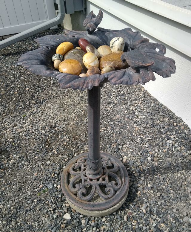 Metal birdbath Metal birdbath