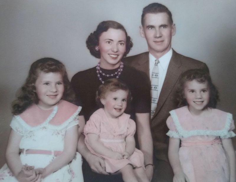 Mom, Dad, Lynne, Anne, Gayle Mom, Dad, Lynne, Anne, Gayle